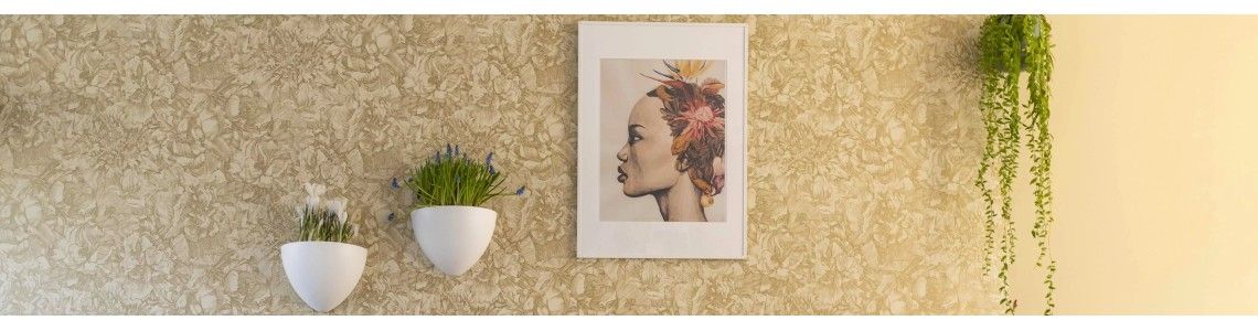 Montaje en pared con riel para cuadros