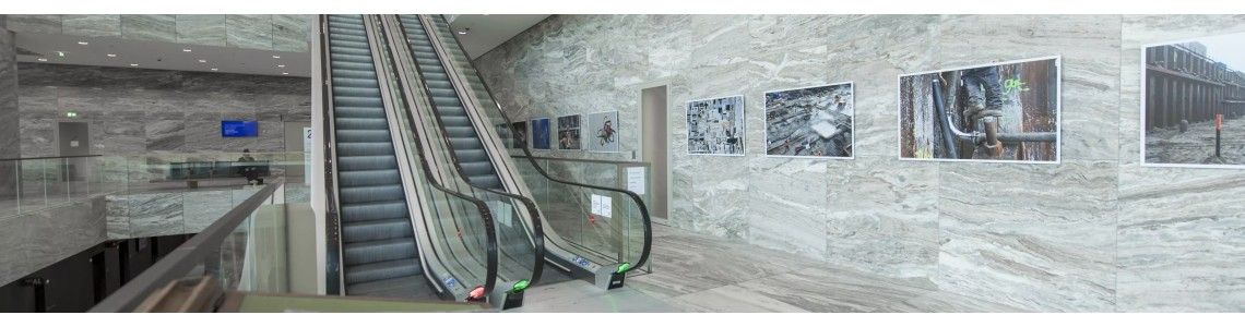 Unauffälliges Bilderschienensystem mit Kabeln