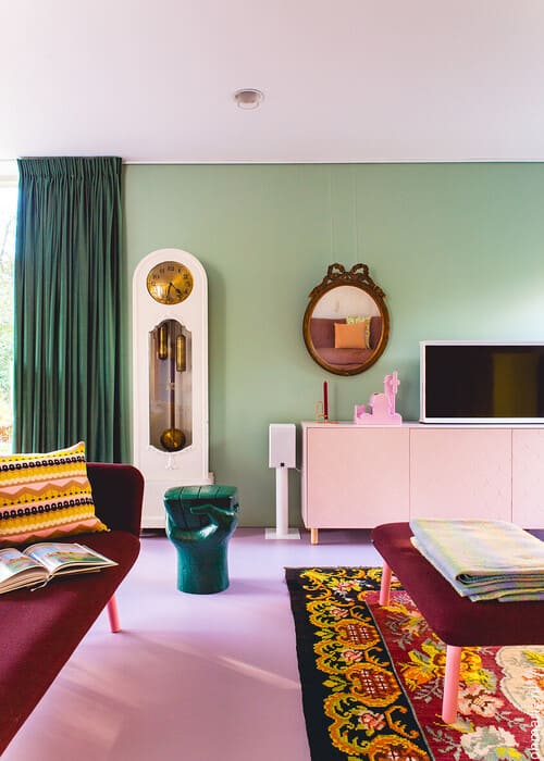 Ceiling-mounted picture rail system